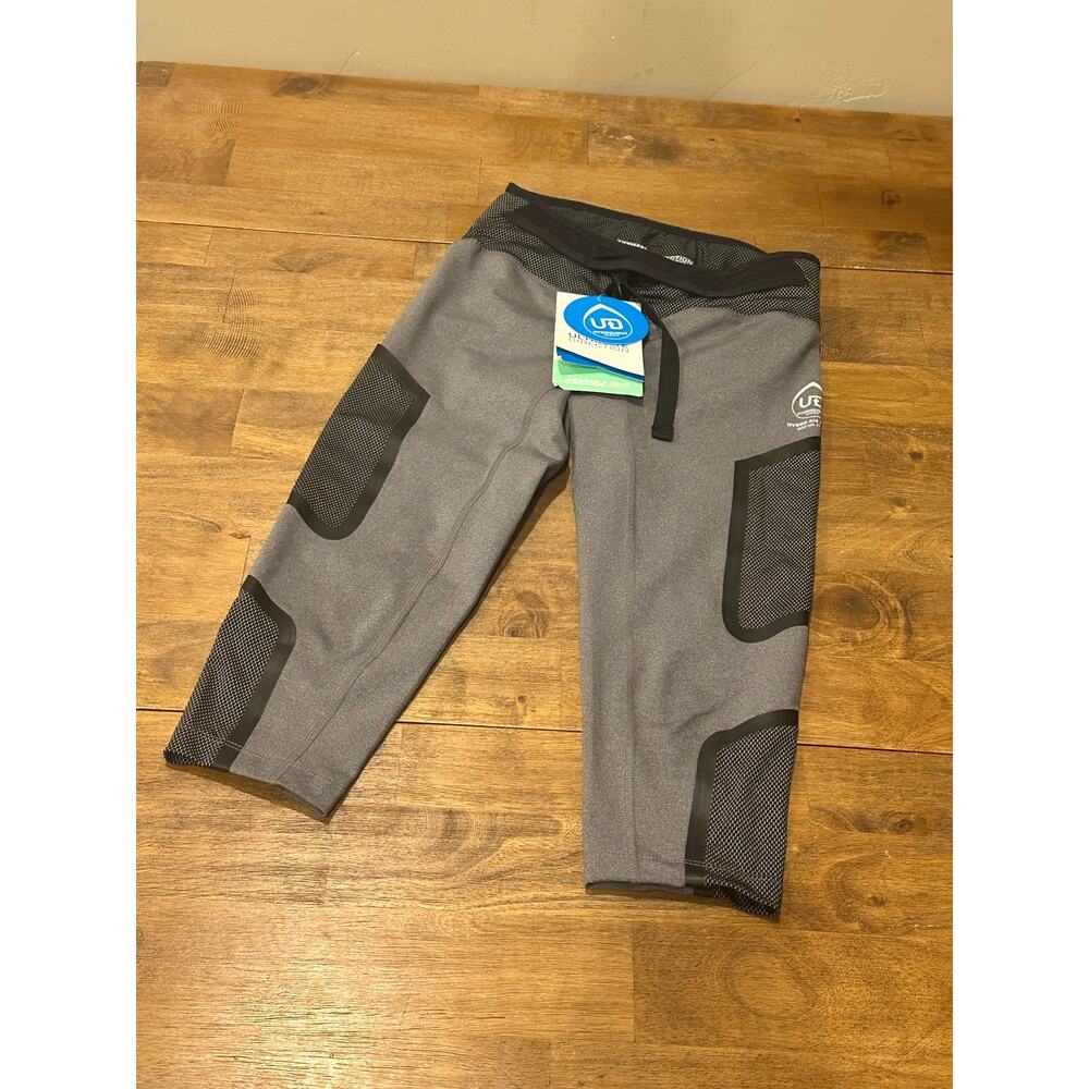 Ultimate Direction Hydro 3/4 Running Tights Pants Crop Length Size XS NWT Gray